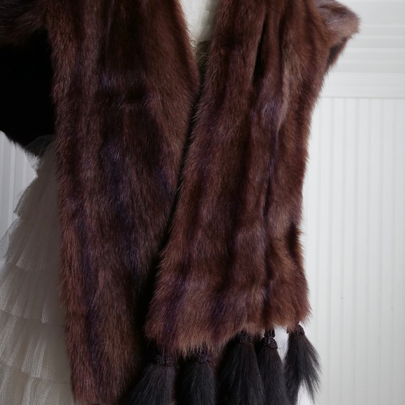 Soft vintage mink cape with tails - Picture 6 of 8